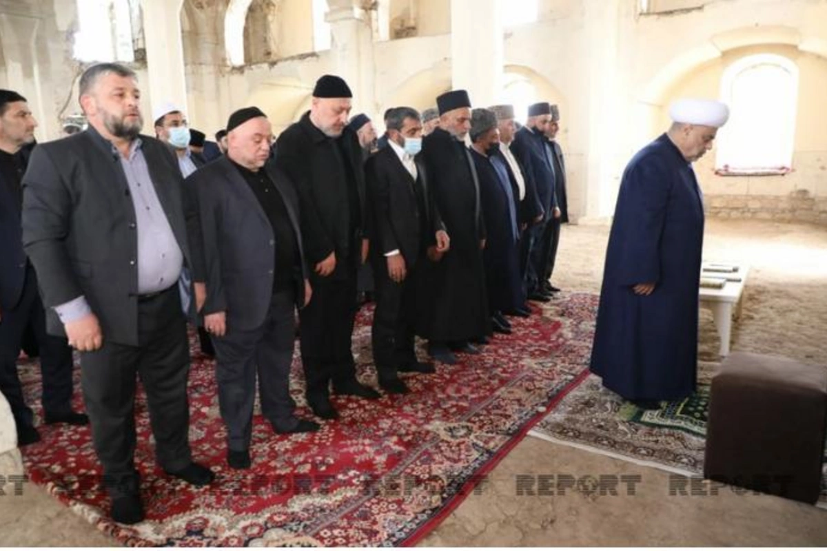 Ağdam Cümə məscidində Allahşükür Paşazadənin imamətliyi ilə namaz qılındı — FOTOLAR