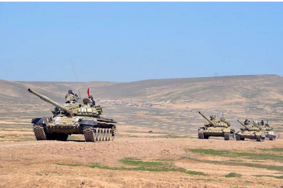 Tank bölmələrinin intensiv döyüş hazırlığı məşğələləri keçirilir — VİDEO