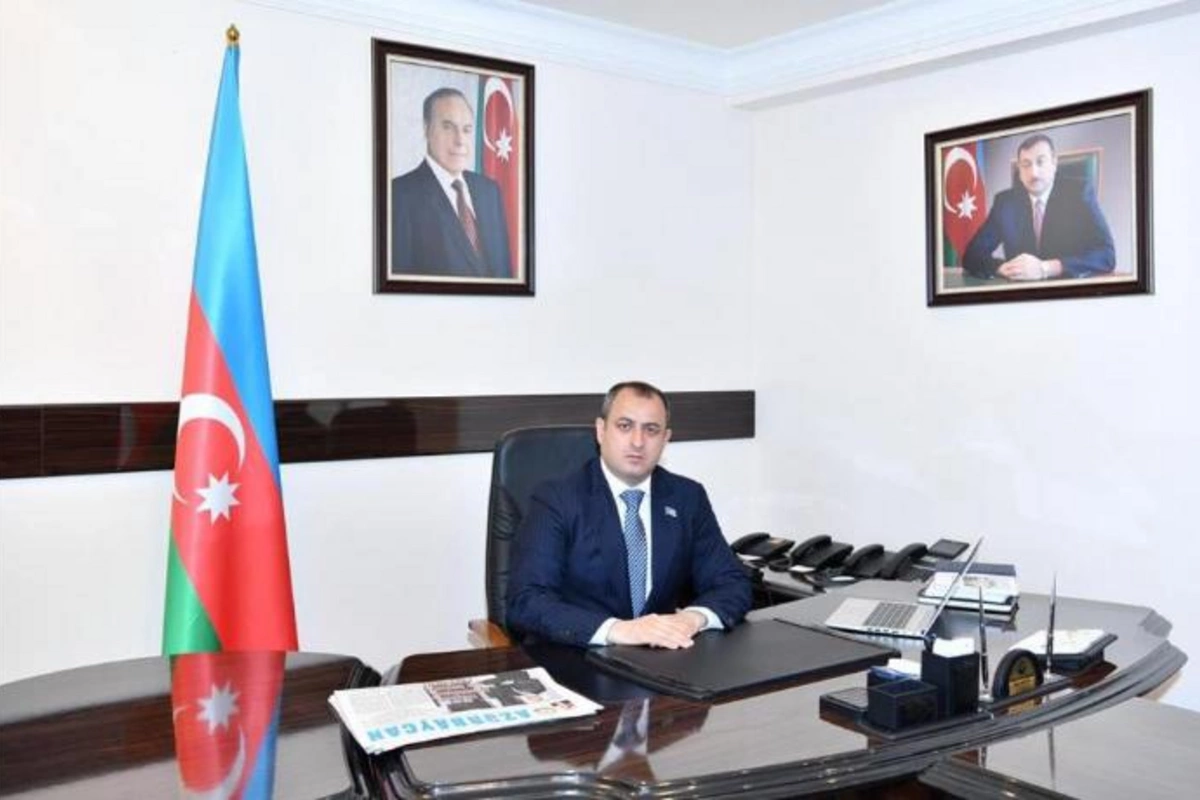 Adil Əliyev: “Cənab Mehdiyev, istefa verin, ahıl yaşda kreslodan ikiəlli yapışmayın”