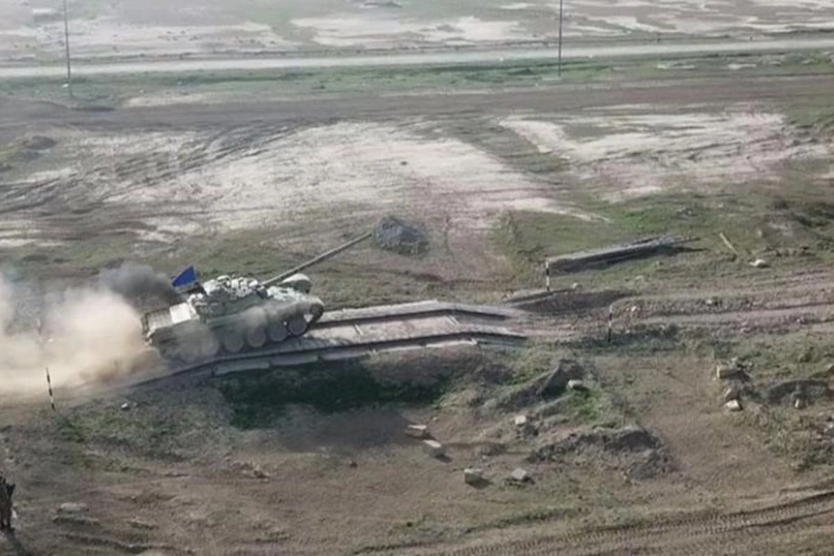 Azərbaycan Ordusunun tank bölmələri döyüş atışları icra etdi — VİDEO