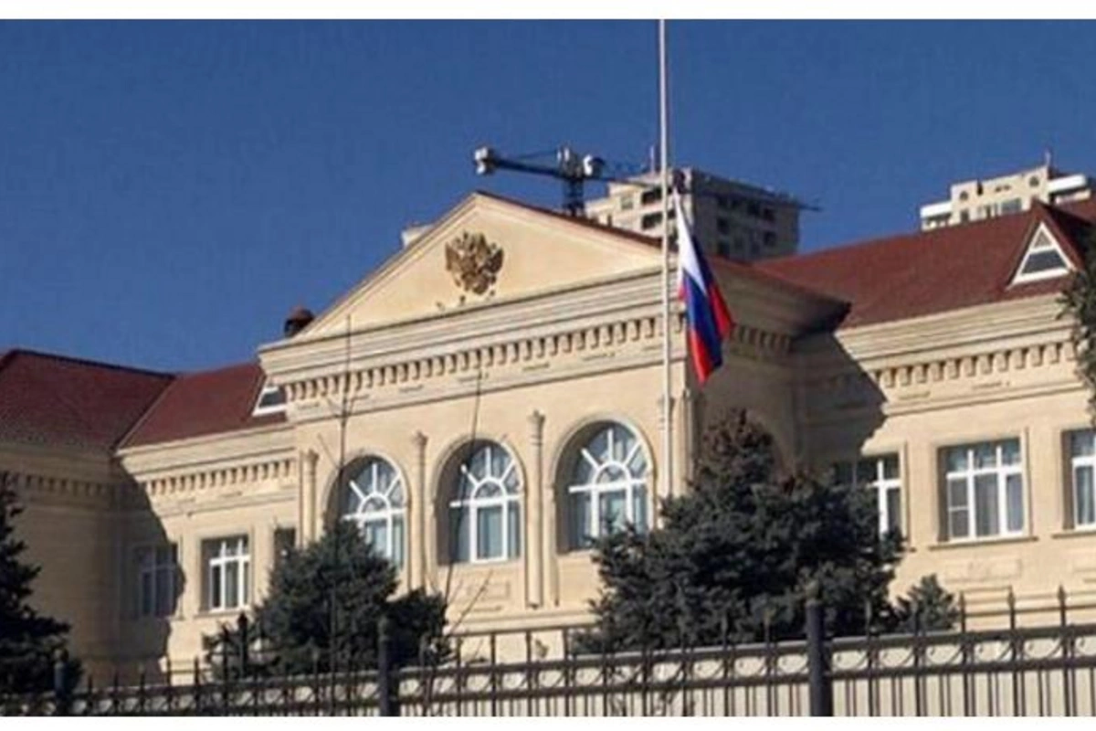 Rusiya səfirliyi qarşısında Rus rədd ol! şüarı ilə etiraz aksiyası keçirilib
