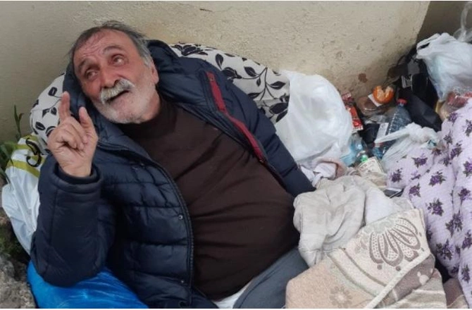Kəmaləddin Heydərov maşını saxlatdırıb...