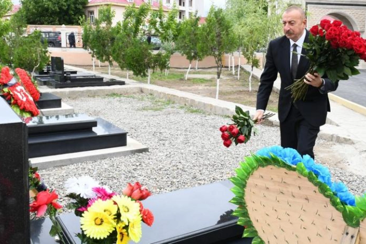 Prezident Naxçıvanda Vətən müharibəsi şəhidlərinin məzarlarını ziyarət etdi — FOTOLAR