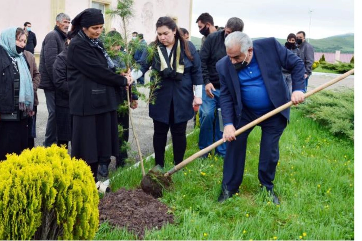 Daşkəsəndə Heydər Əliyevin anadan olmasının 98-ci ildönümü münasibətilə ağacəkmə aksiyası keçirildi — FOTOLAR