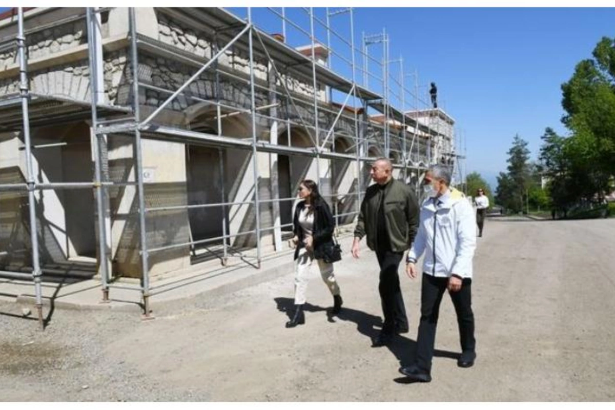 Prezident Şuşa Rəsm Qalereyasında görülən işlərlə tanış oldu — FOTO
