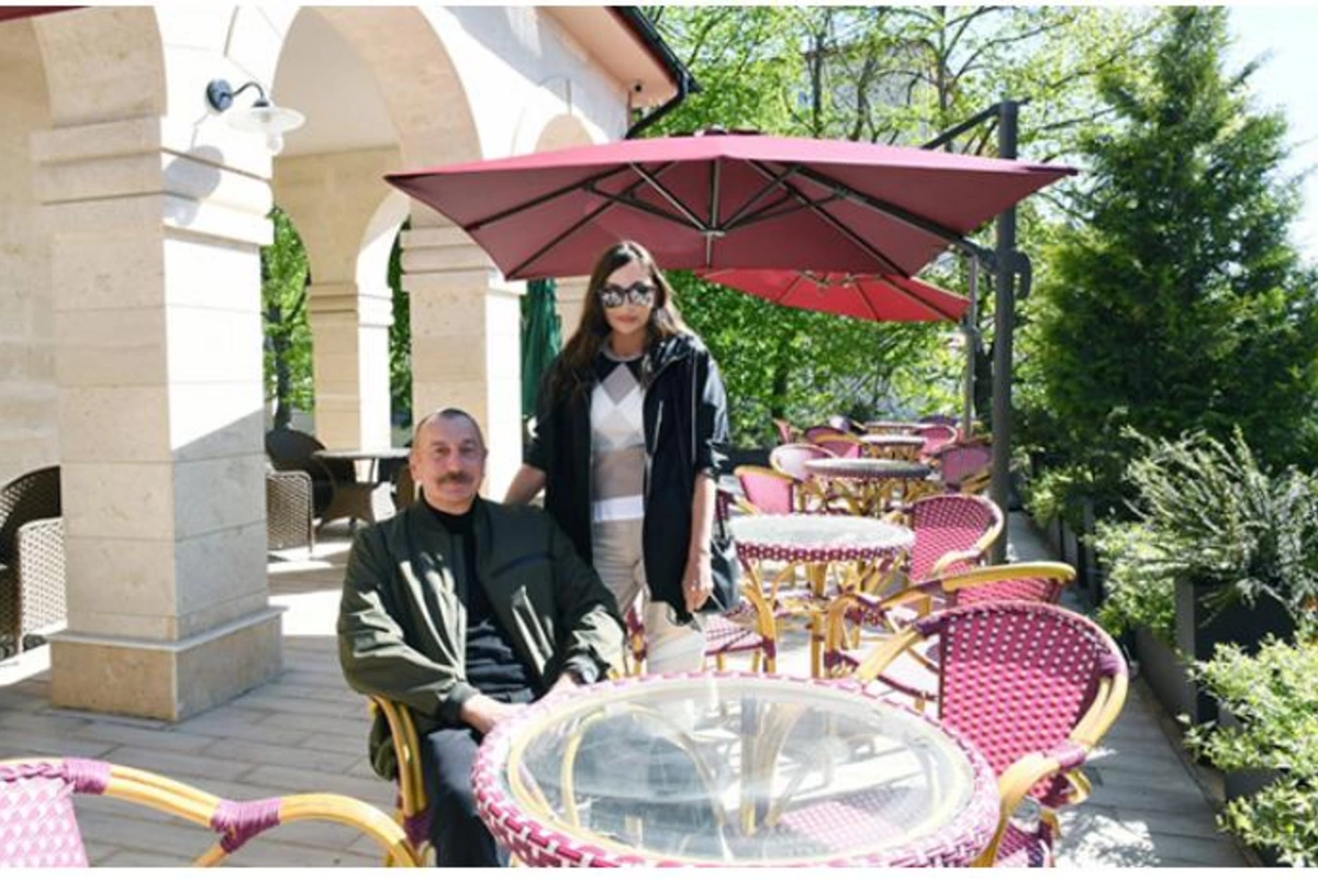 Prezident ailə üzvləri ilə “Xarı Bülbül” otelində — FOTO