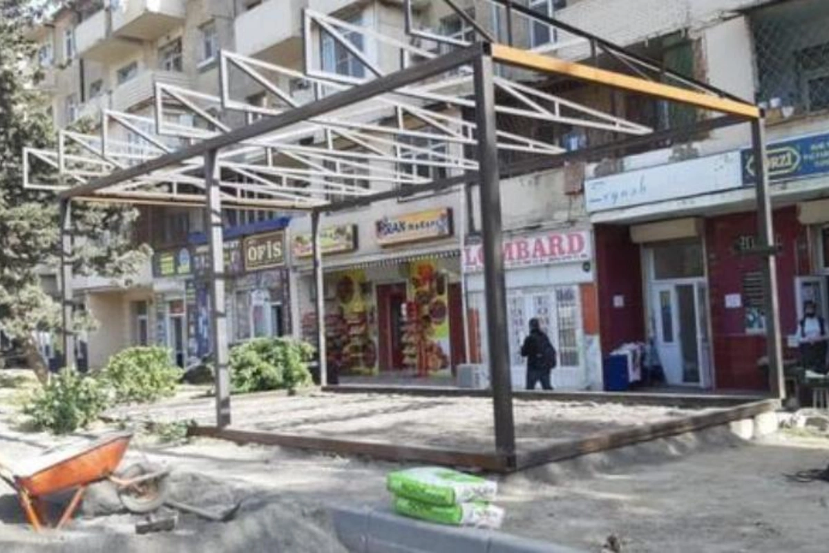 Bakıda zəbt olunmuş növbəti piyada səkisi — FOTO