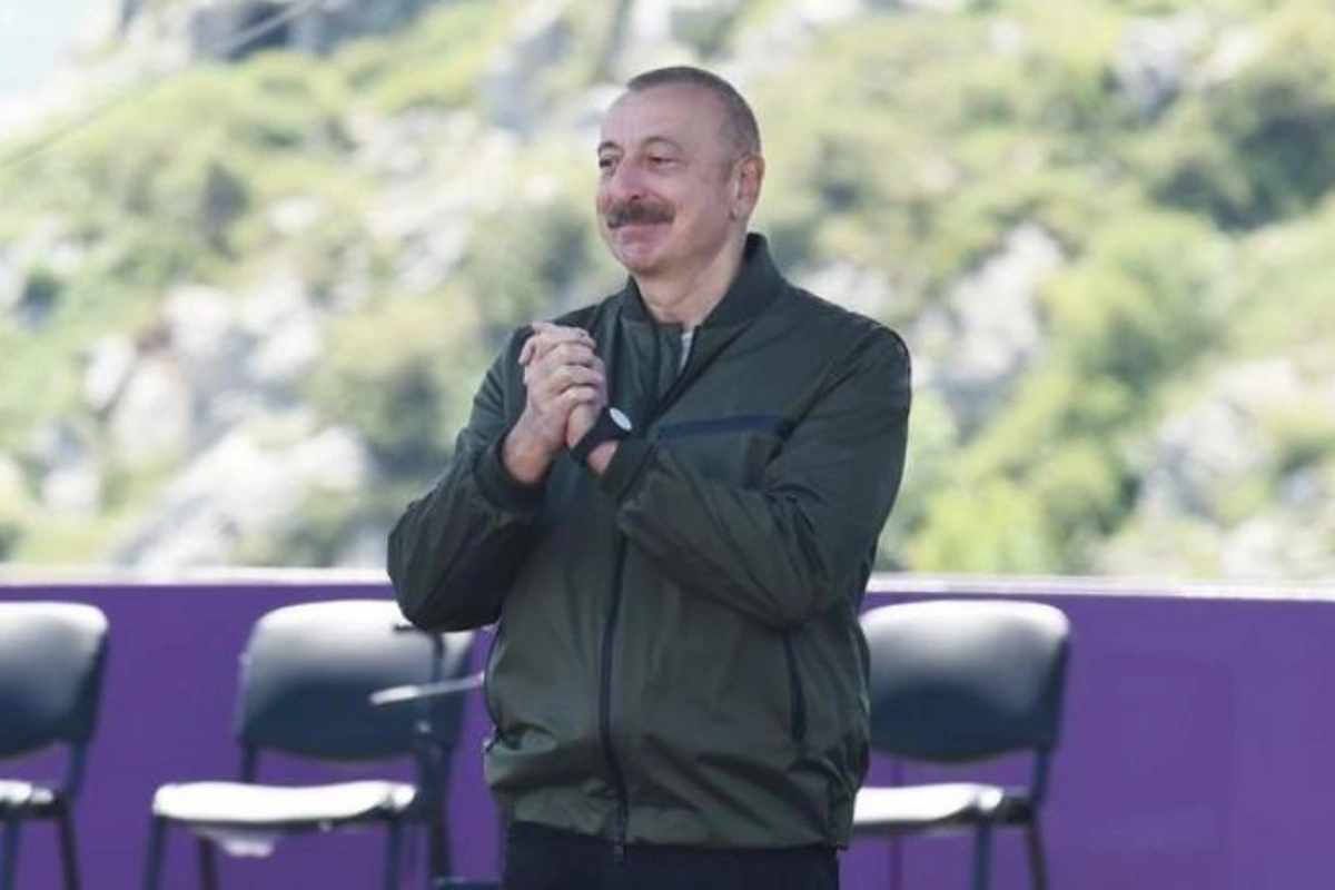 Dövlət başçısı Şuşa Yaradıcılıq Mərkəzinin yerləşəcəyi bina ilə tanış oldu