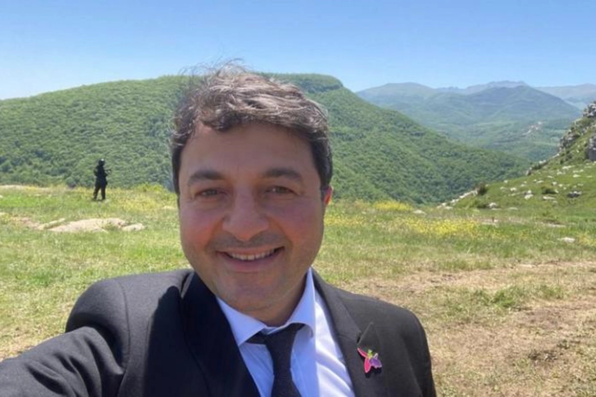 Azərbaycanlı deputat 29 il sonra Şuşadakı evinə getdi