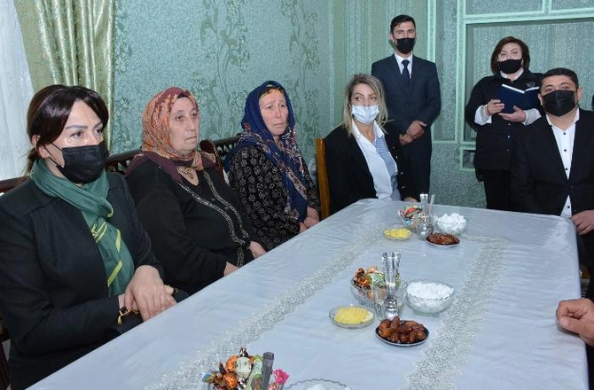 İradə Gülməmmədova bayram ərəfəsində şəhid Səbuhi Məcidovun ailəsinə baş çəkdi — FOTOLAR