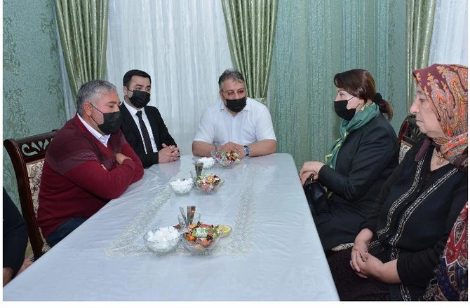 İradə Gülməmmədova bayram ərəfəsində şəhid Səbuhi Məcidovun ailəsinə baş çəkdi — FOTOLAR