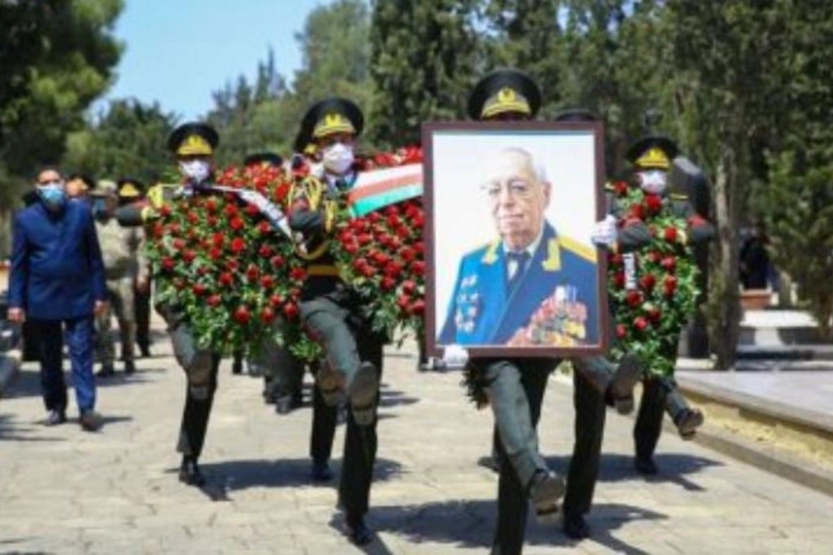 Tofiq Ağahüseynov II Fəxri xiyabanda dəfn edildi