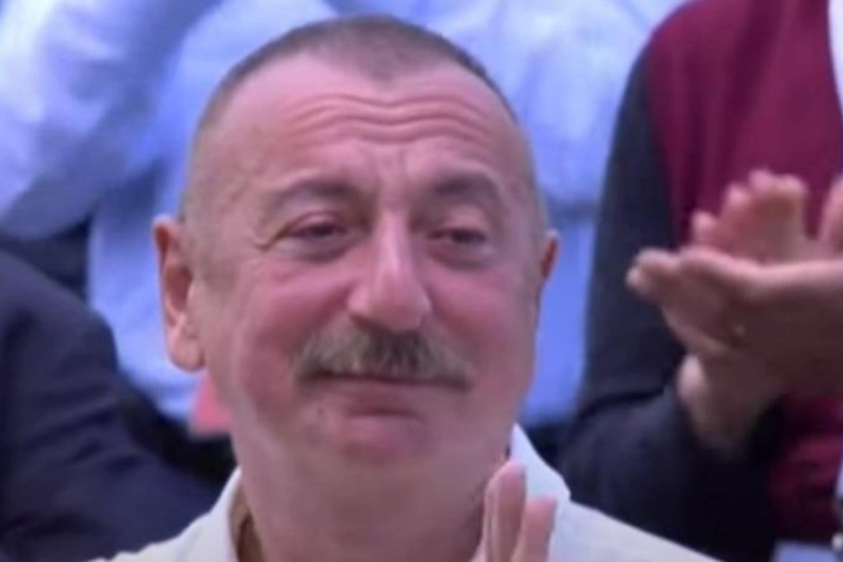 İlham Əliyev atasının səs yazısını eşidib kövrəldi — VİDEO