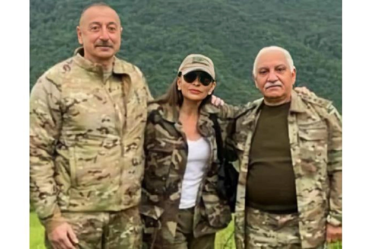Fəzail Ağamalı: Xarıbülbül festivalına gedən yoldan tarixi bir an