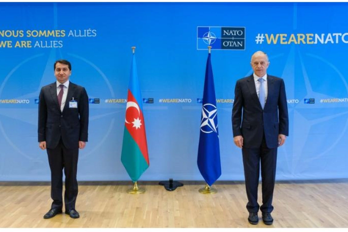 Hikmət Hacıyev NATO rəsmisilə görüşdü