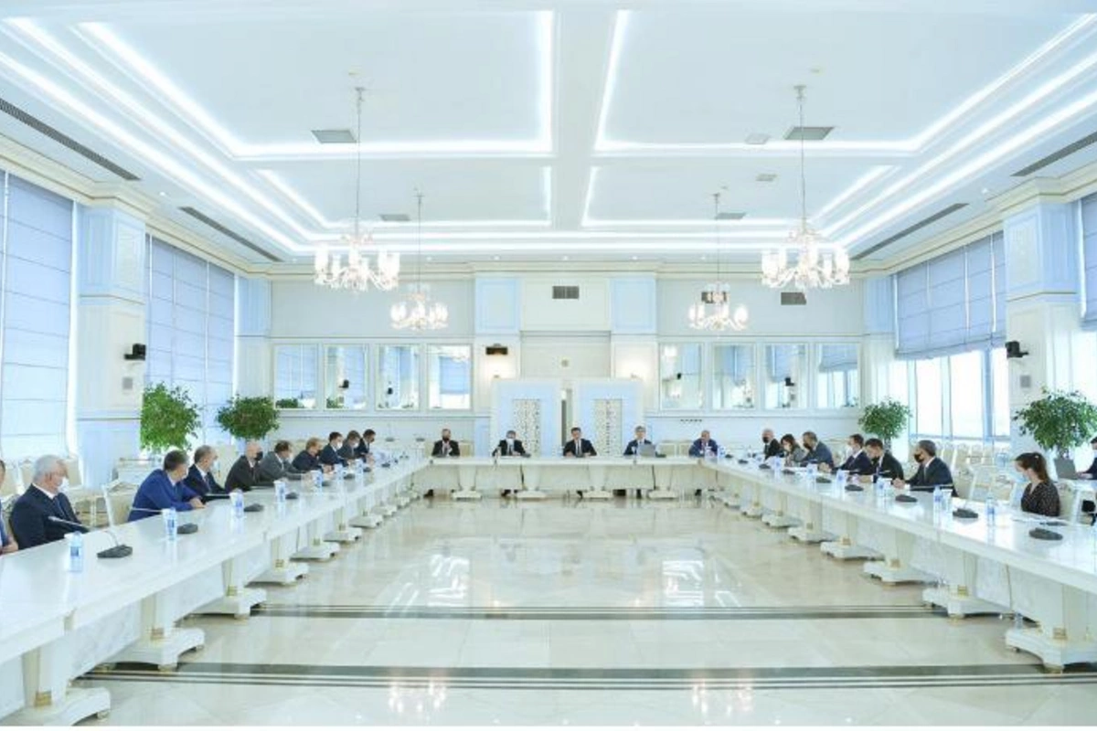 Hüquq siyasəti və dövlət quruculuğu komitəsinin iclası oldu — FOTOLAR
