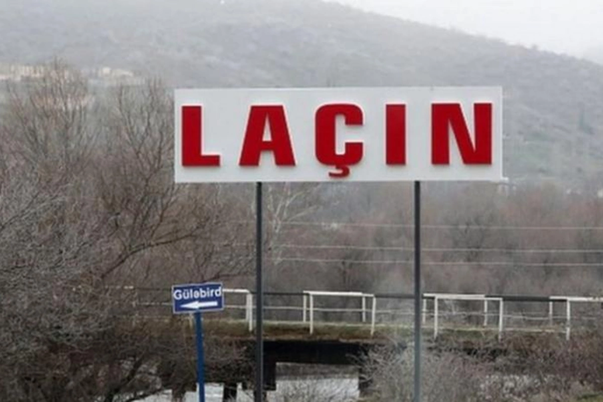 Ay Laçın, azad Laçın