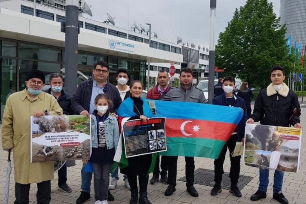 Almaniyada yaşayan azərbaycanlılar BMT-nin qərargahı önündə etiraz aksiyası keçirdilər
