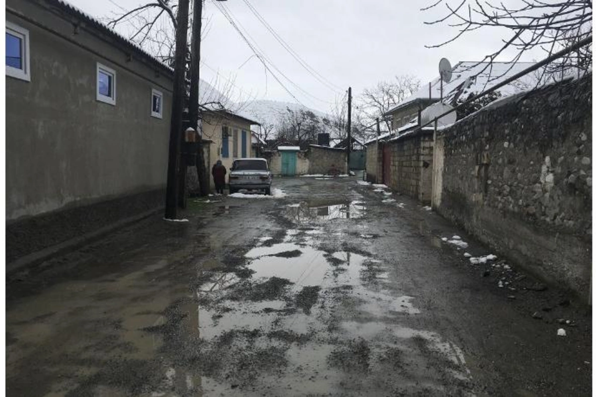 Göyçay sakinləri: Kanalizasiya çəkdilər, yolu bərbad günə qoydular
