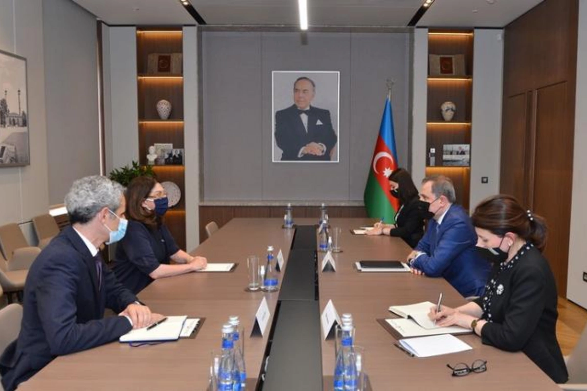 Ceyhun Bayramov Fransa Senatının üzvü Natali Qule ilə görüşdü