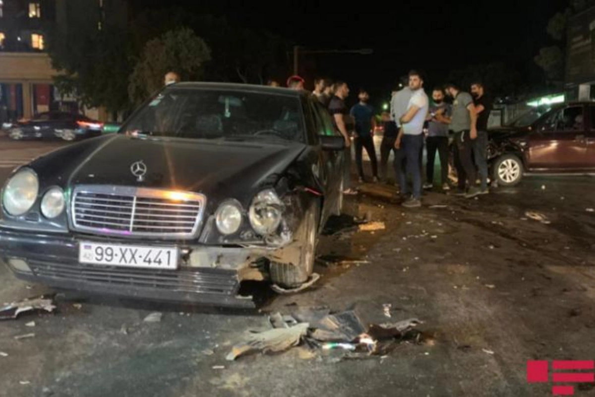 Bakıda iki avtomobil toqquşdu — FOTO