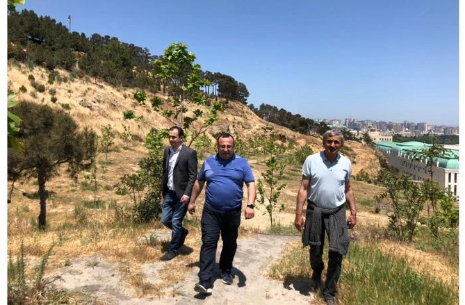 Məmurlar içində tanıdığım ən səmimi insan Hacıbaladır — Aslan İsmayılovla Xan çinar parkında SÖHBƏT (FOTOLAR) Məmurlar içində tanıdığım ən səmimi insan Hacıbaladır — Aslan İsmayılovla Xan çinar parkında SÖHBƏT (FOTOLAR)