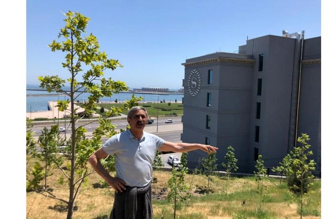 Məmurlar içində tanıdığım ən səmimi insan Hacıbaladır — Aslan İsmayılovla Xan çinar parkında SÖHBƏT (FOTOLAR) Məmurlar içində tanıdığım ən səmimi insan Hacıbaladır — Aslan İsmayılovla Xan çinar parkında SÖHBƏT (FOTOLAR)