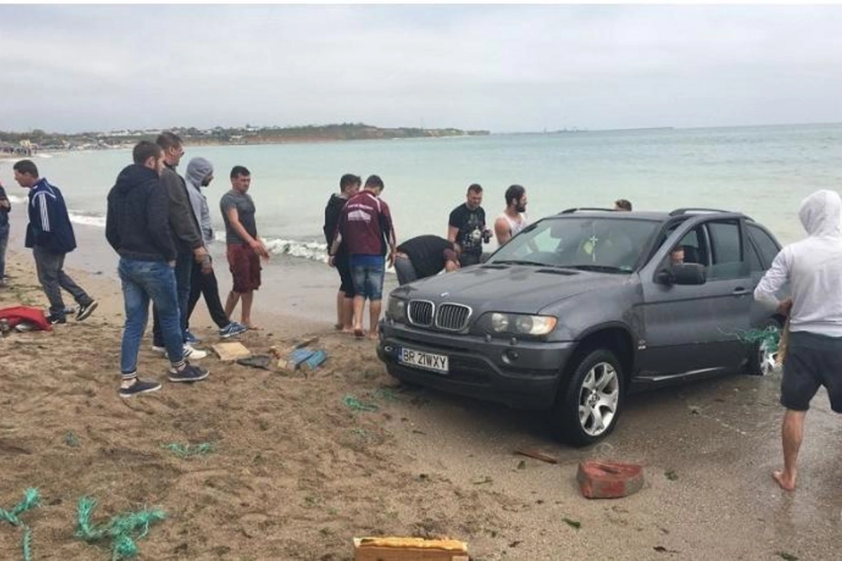 Çində sürücü avtomobili insanların üzərinə sürdü — 4 nəfər öldü