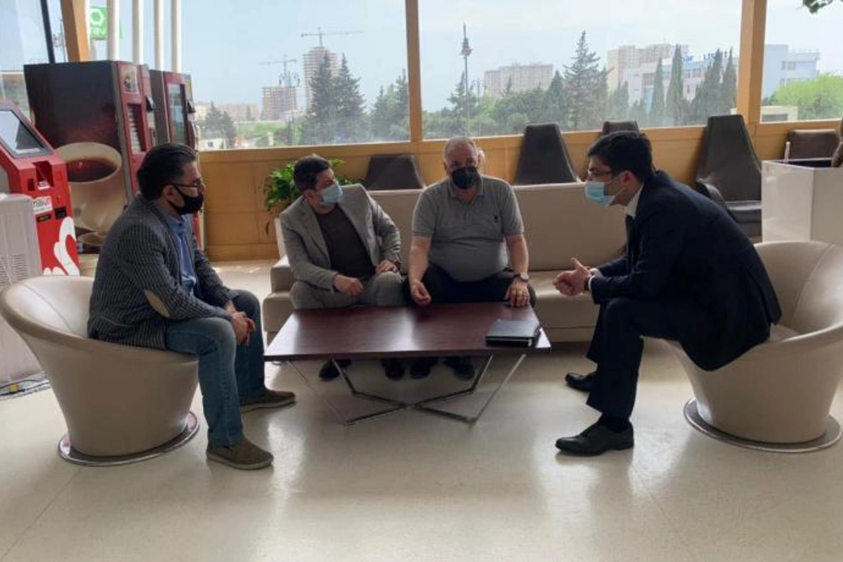 MEDİA rəhbərliyi kardioloji xəstəlikdən əziyyət çəkən jurnalistin ailəsi ilə görüşdü — FOTO