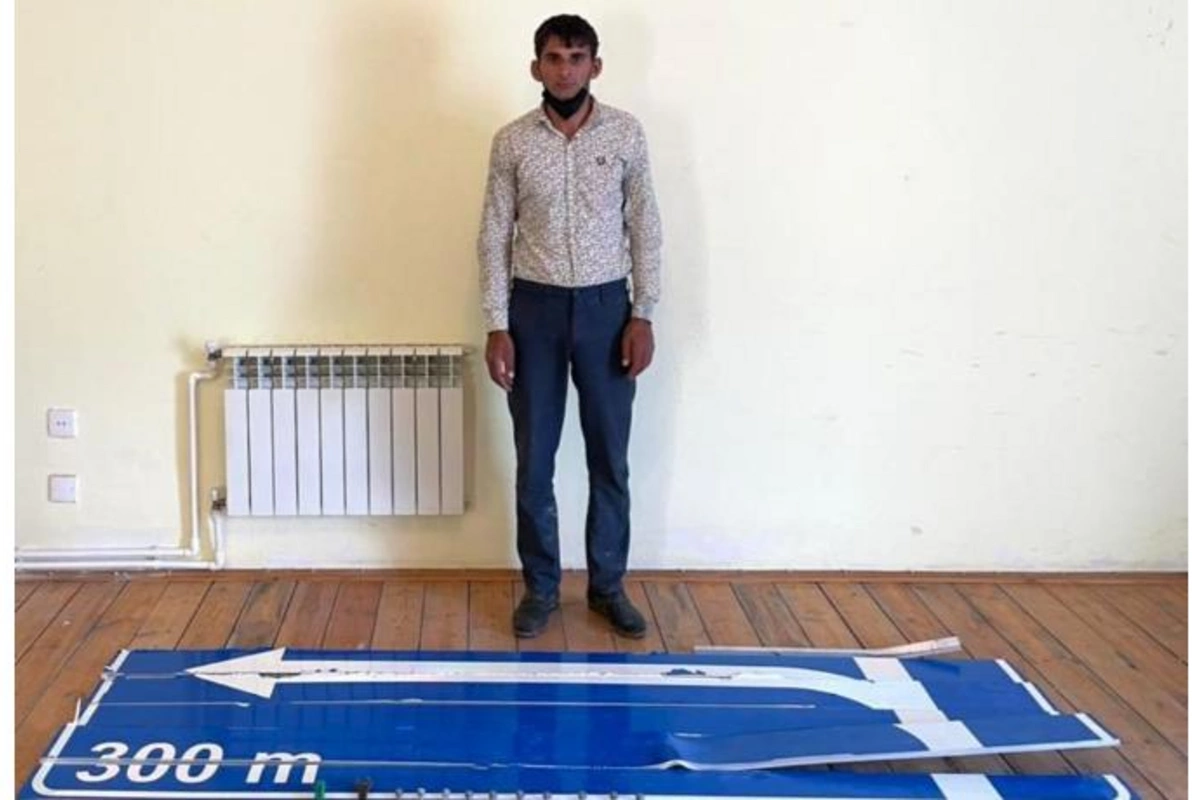 Polis yol nişanı lövhəsi oğurlayanı saxladı — FOTO