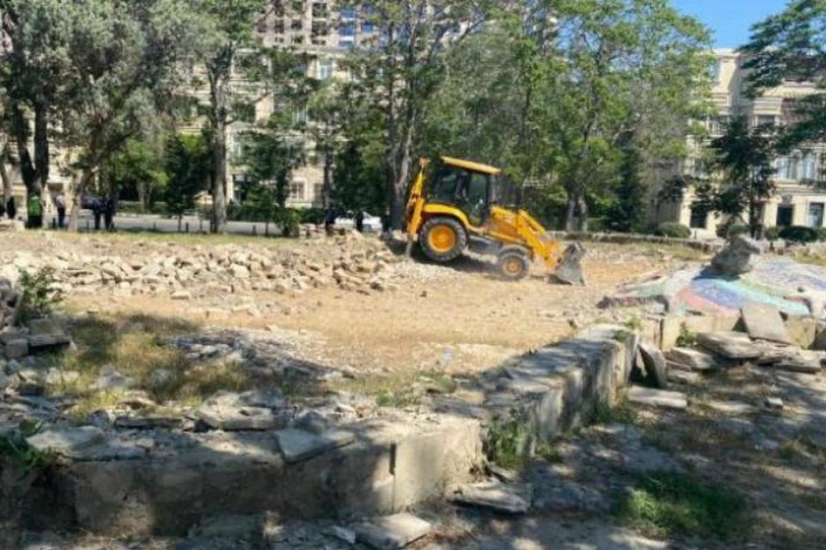 Bakının mərkəzində daş mozaikalı fəvvarə niyə söküldü? — FOTO