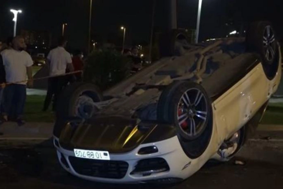 Bakıda qadın “Porsche” ilə qəza törətdi — VİDEO