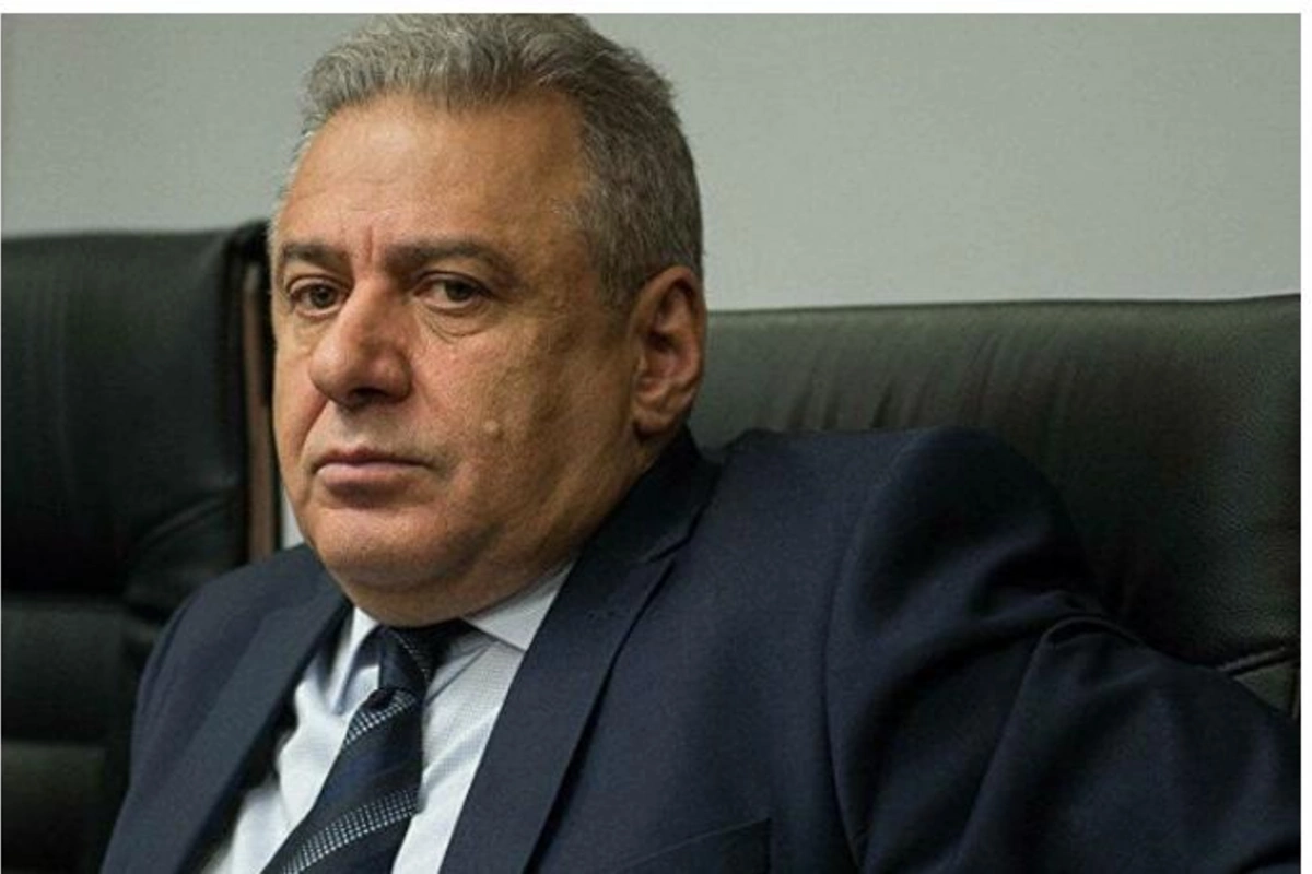 Ermənistan müdafiə naziri Moskvaya qaçdı