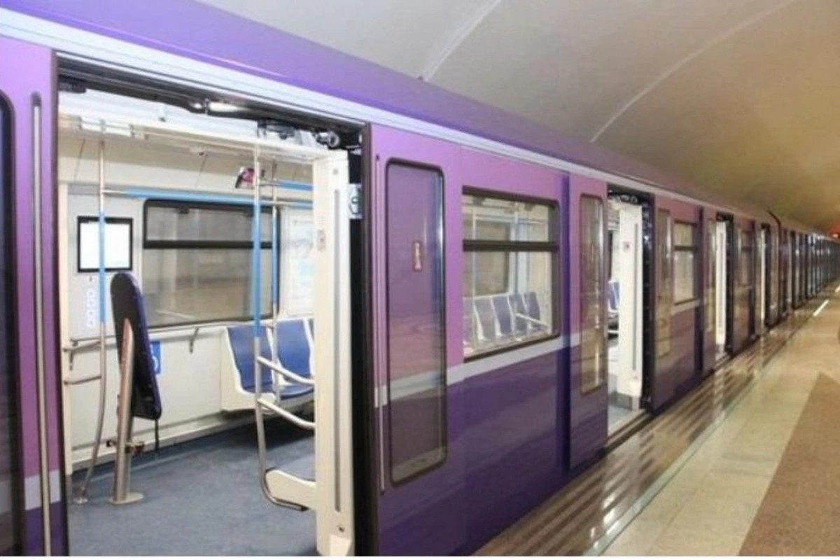 Metroda qatarda nasazlıq yarandı
