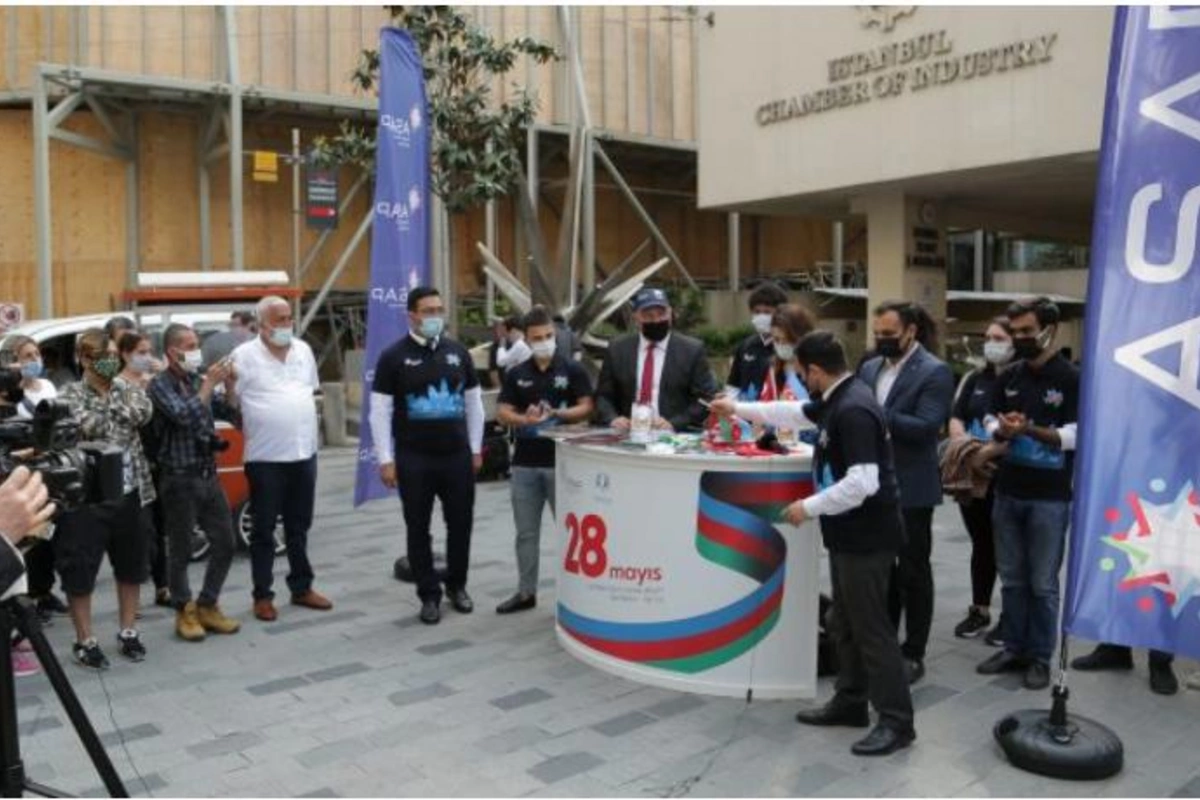 Taksim meydanında Respublika gününə həsr olunan fləşmob keçirildi — FOTO