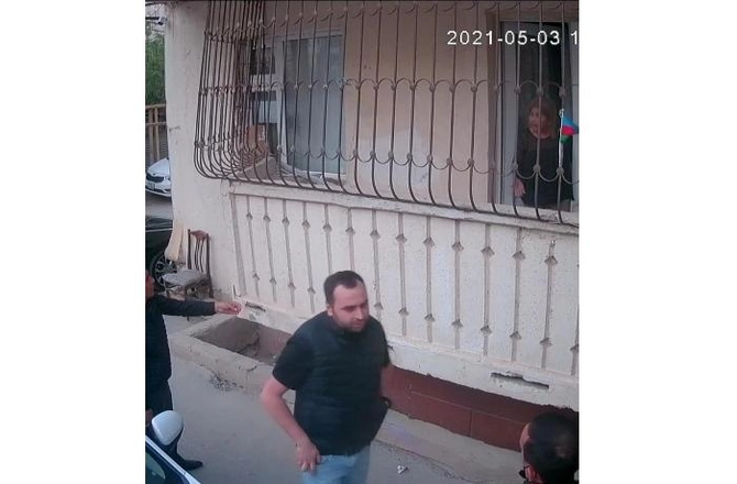 Almaniyada işləyən jurnalistin mülkünə hücum edib, qapısını qırdılar — FOTO+VİDEO