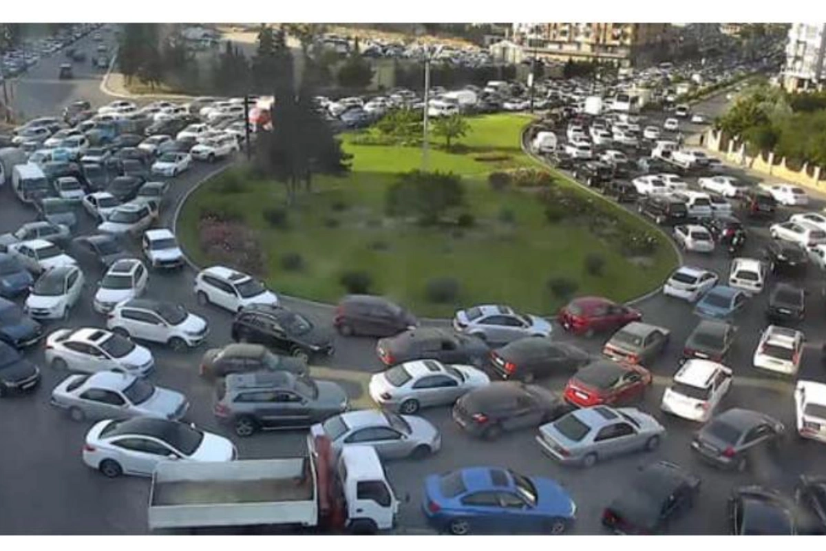 Milli Məclisdə tıxac və parklanma problemi qaldırıldı