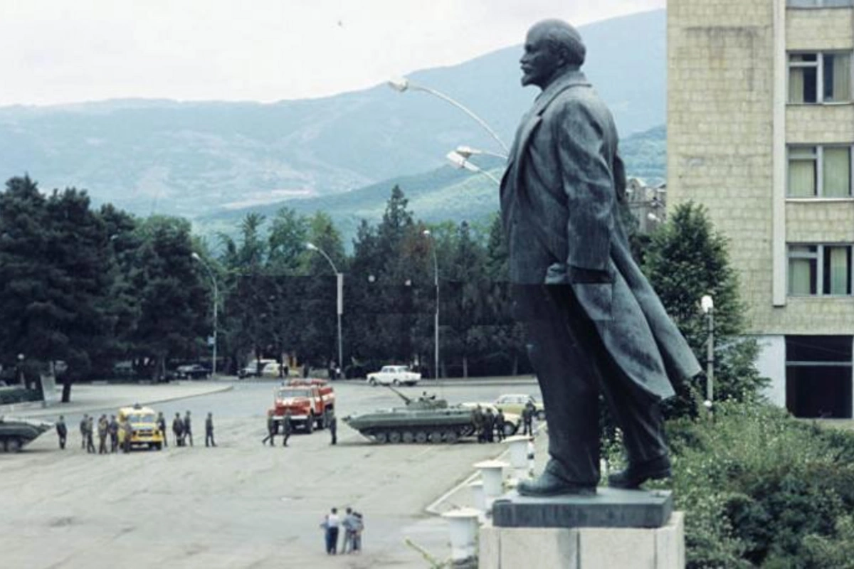 Xocalıdan 25 il əvvəl: Xankəndidə 3 azərbaycanlı diri-diri necə yandırıldı — Dəhşətli olayın izi ilə