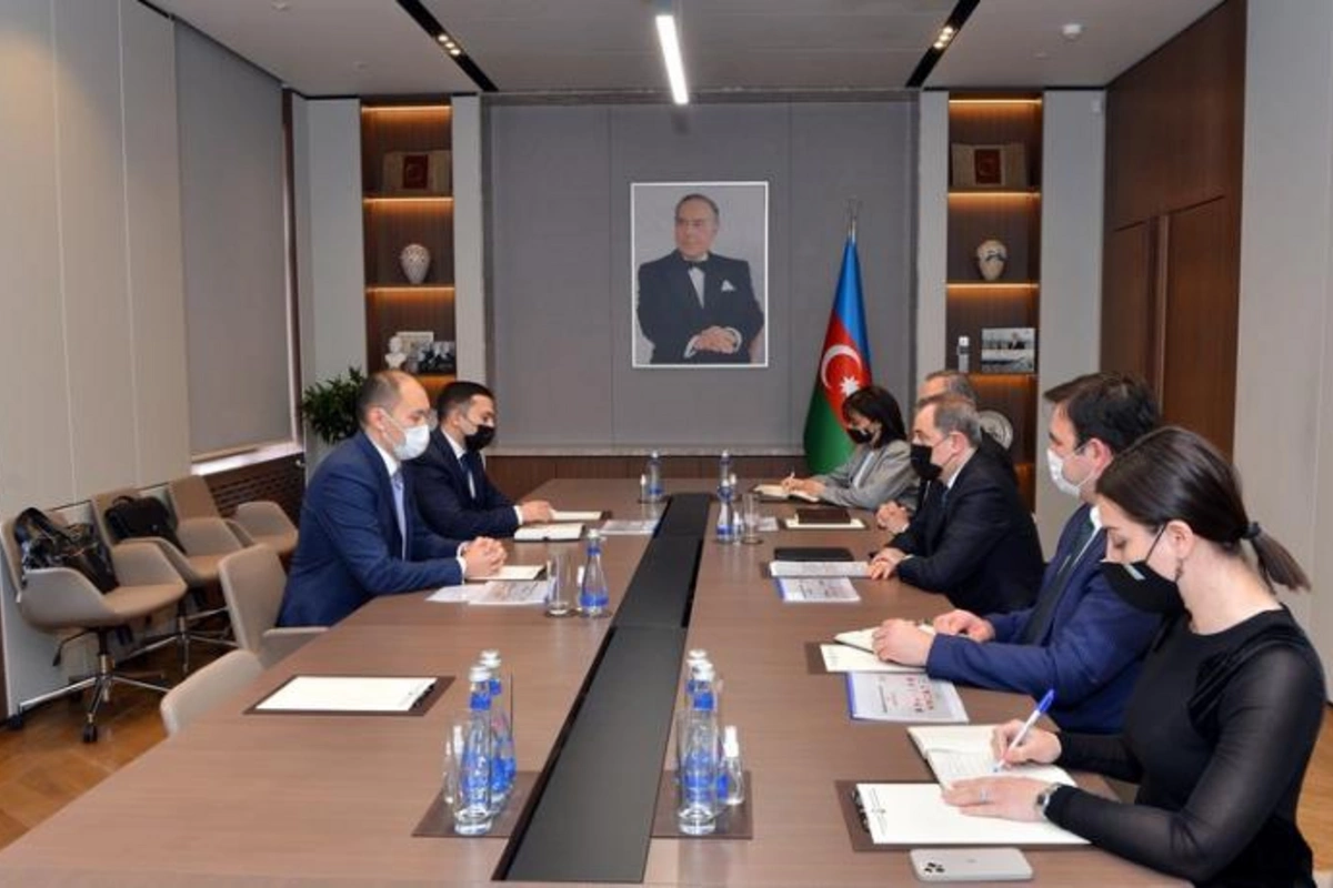 Ceyhun Bayramov “TRACECA”nın Baş katibi Aset Asavbayev ilə görüşdü