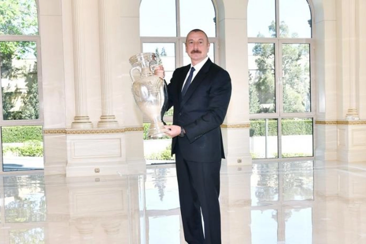 AVRO-2020-nin kuboku Prezident İlham Əliyevə təqdim olundu — FOTOLAR