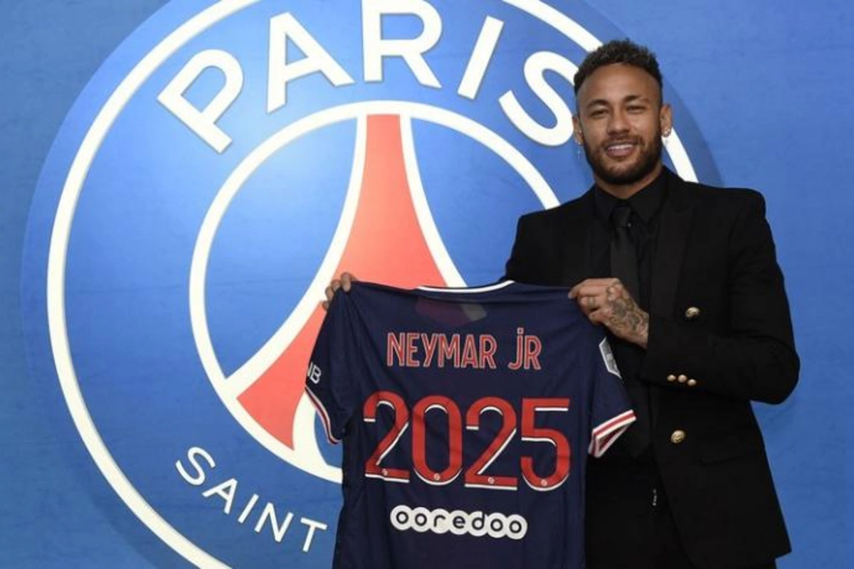Neymar PSJ ilə yeni müqavilə imzaladı