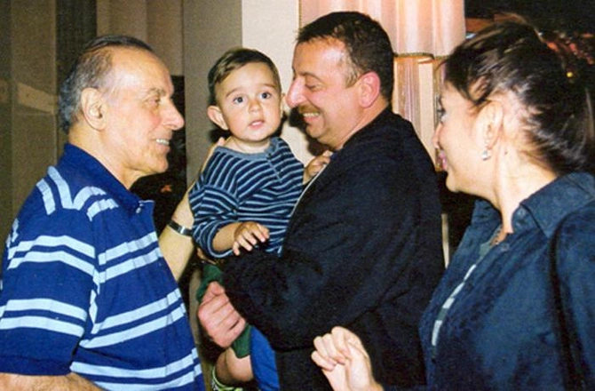 Heydər Əliyevin anadan olmasının 98-ci ildönümüdür — FOTOLAR