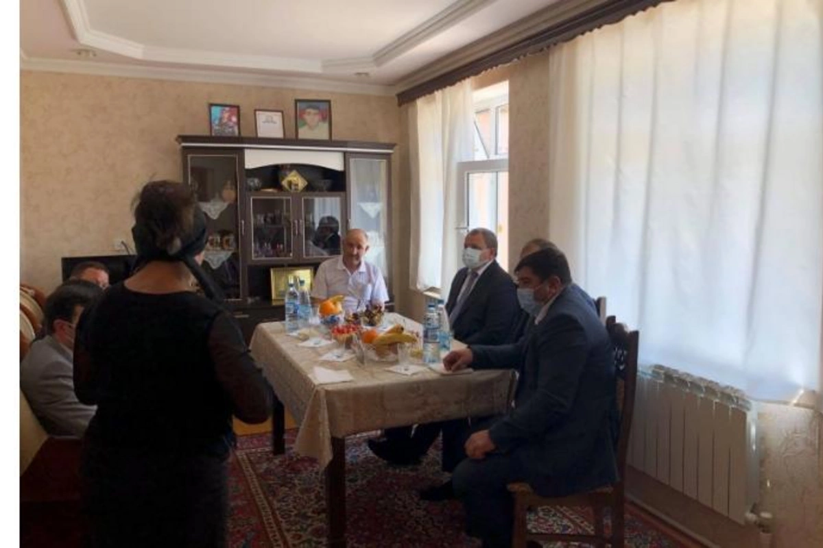 Şəhidin məzun diplomu ailəsinə təqdim edildi — FOTOLAR