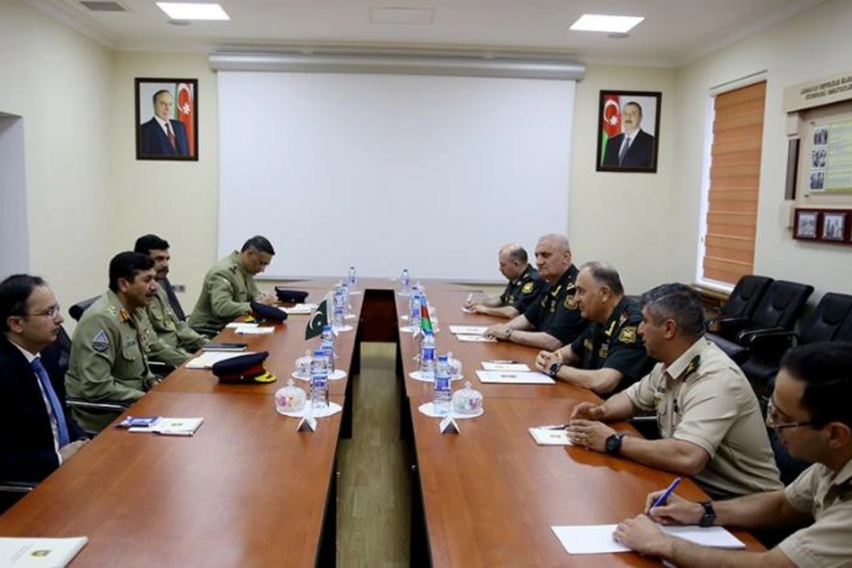 Azərbaycan və Pakistan ordularının birgə təlimləri məsələsi müzakirə olundu