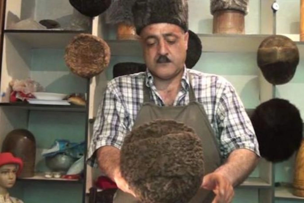 Papaqçılıq sənətini yaşadan usta: “Başında papağı olmayanı məhkəmədə şahid saymazdılar”