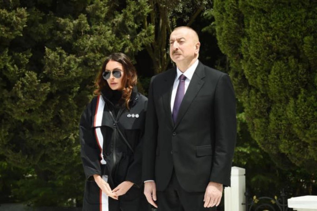 Prezident və xanımı akademik Çingiz Qacarın dəfn mərasiminə əklil göndərdi — FOTO