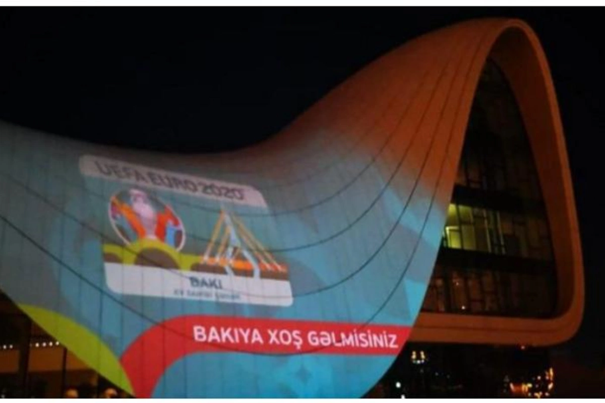 Heydər Əliyev Mərkəzi üzərində AVRO-2020 iştirakçılarının görüntüləri — FOTO
