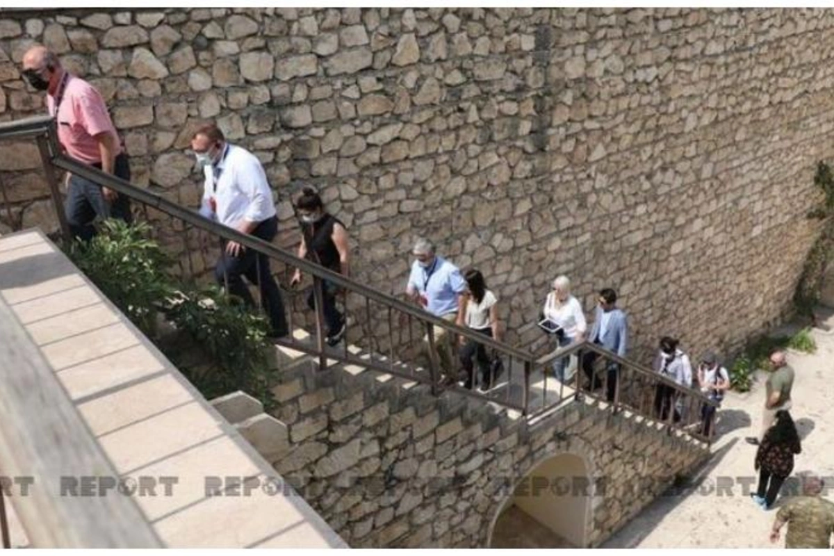 Xarici diplomatlar Şahbulaq qalasında — FOTO