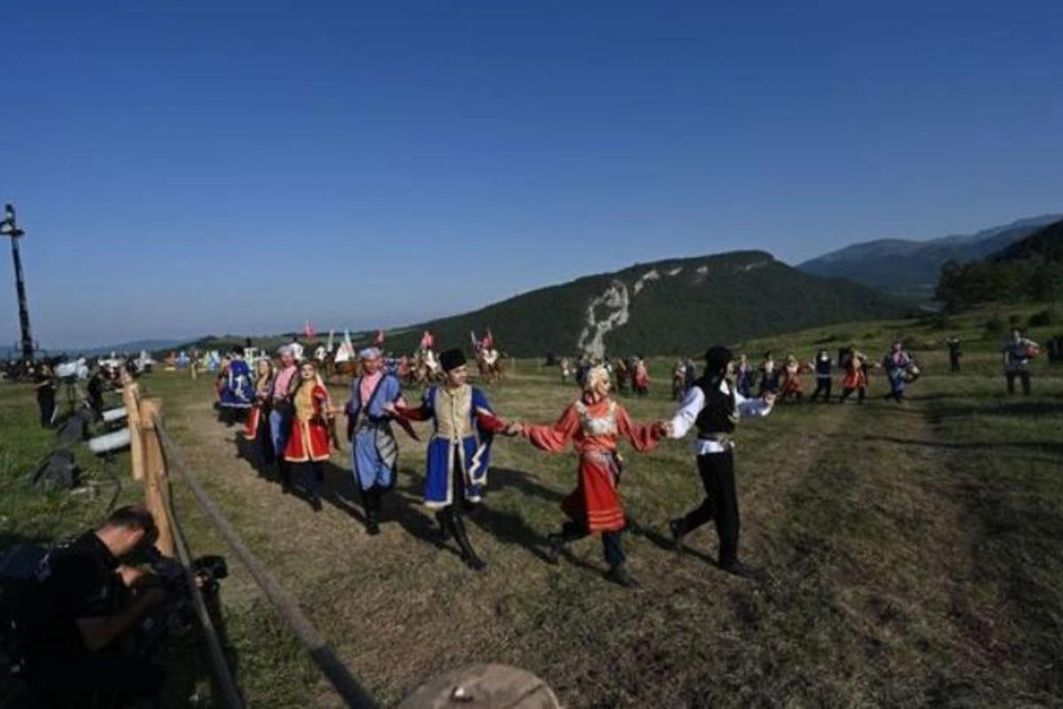 Azərbaycan və Türkiyə prezidentləri Cıdır Düzündə yallı rəqsini izlədi — VİDEO