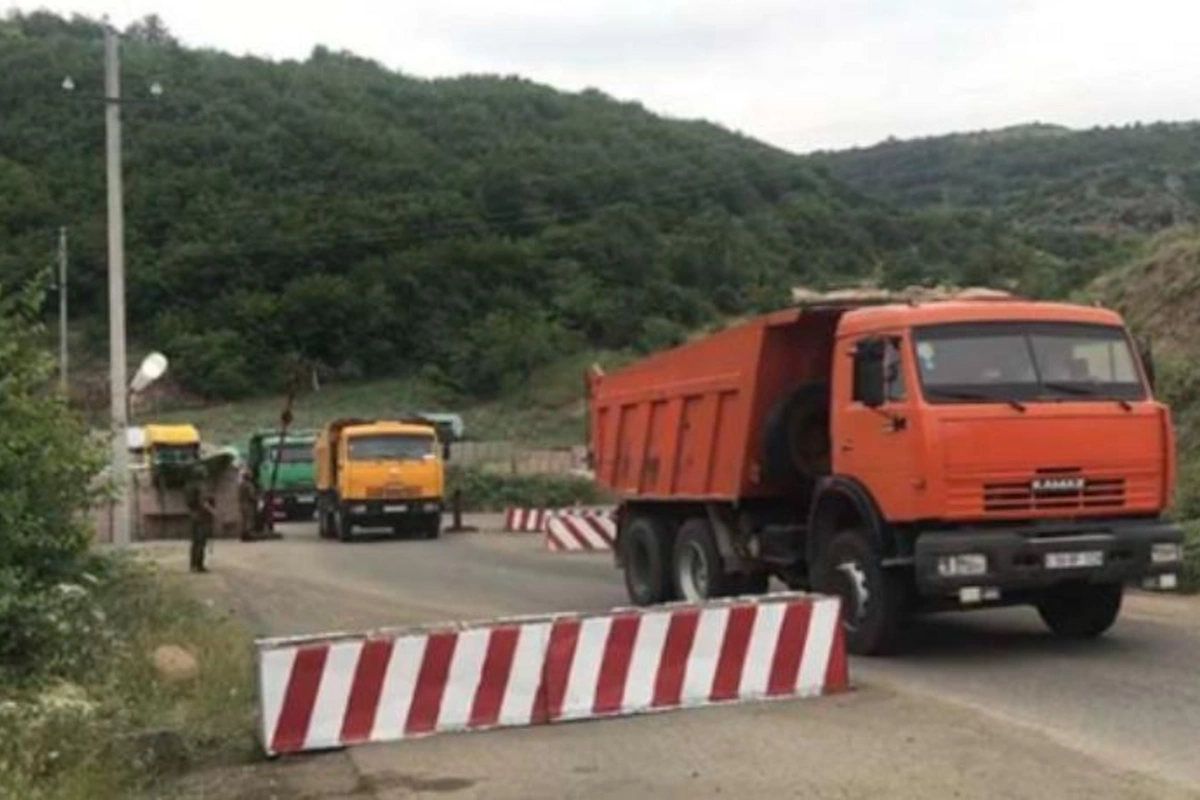 Ruslar Suqovuşan-Kəlbəcər yolu ilə ermənilərə yük daşıdı — FOTO